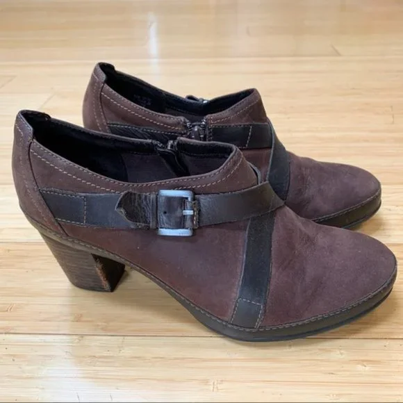 CLARK’S Artisan heeled ankle boots, 8.5. - Picture 2 of 8